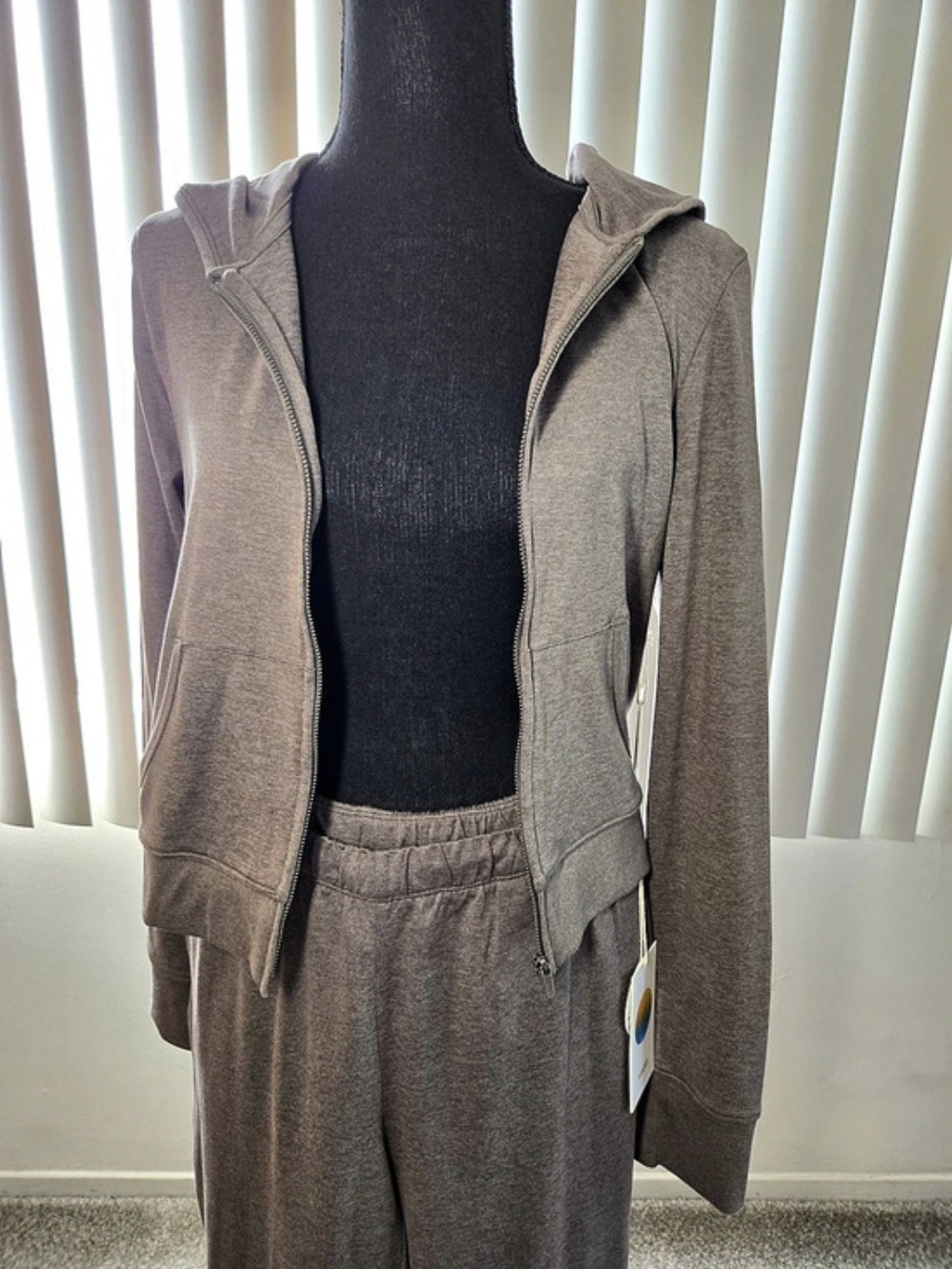 Vuori Halo Performance Hoodie and Jogger Hoodie & Jogger Set in Brown Medium NWT